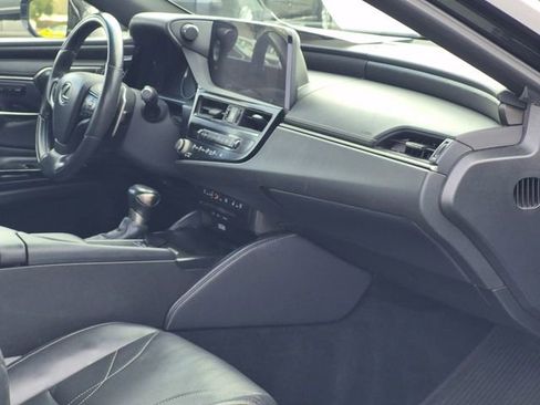 Used 2022 Lexus ES 300h w/ Luxury Package image 24