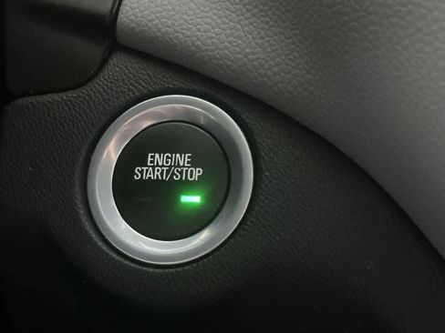 Used 2023 Chevrolet Equinox LS FWD image 17