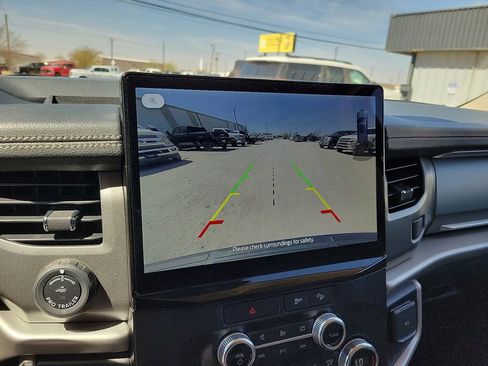 Used 2022 Ford Expedition XLT image 22