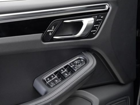 Certified 2026 Porsche Macan AWD/4WD image 7
