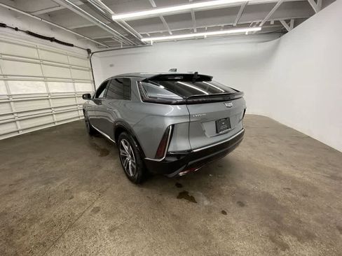 Certified 2025 Cadillac Lyriq Luxury image 4