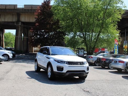 Used 2017 Land Rover Range Rover Evoque SE AWD/4WD image 11