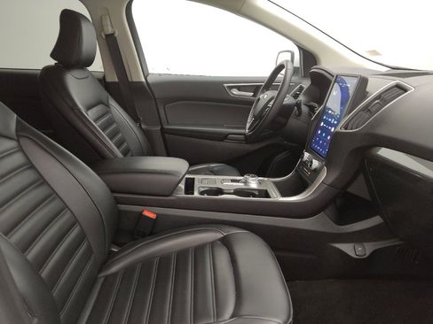 Used 2024 Ford Edge SEL image 21