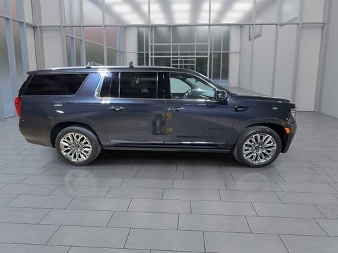 Used 2023 GMC Yukon XL Denali Ultimate w/ LPO, Floor Liner Package image 9