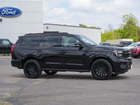 New 2026 Ford Expedition Platinum w/ Stealth Performance Package AWD/4WD image 2