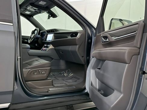 Used 2021 GMC Yukon Denali w/ Denali Premium Package image 27