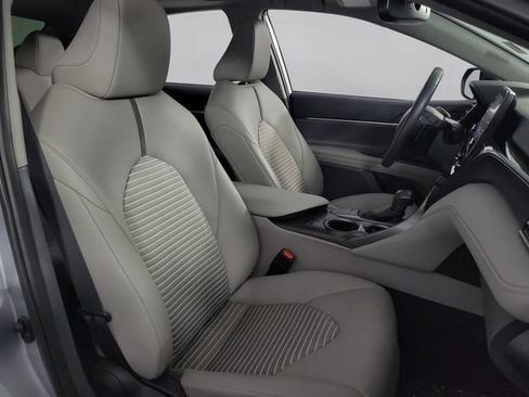 Used 2023 Toyota Camry SE w/ Cold Weather Package FWD image 16