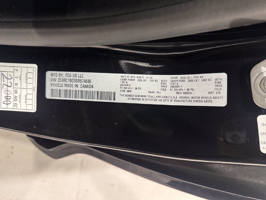 Used 2025 Chrysler Pacifica Select FWD image 40