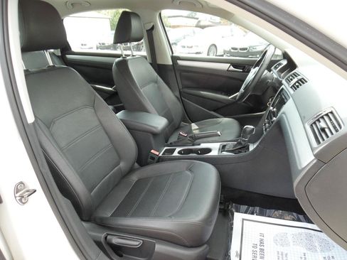 Used 2013 Volkswagen Passat 2.5 SE FWD image 22