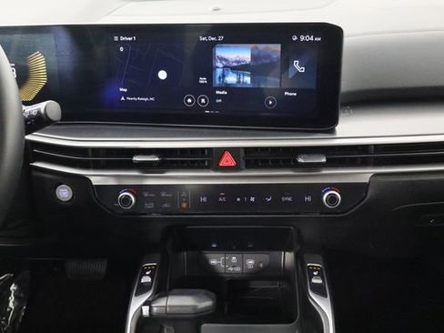 Used 2024 Kia Sorento S image 28