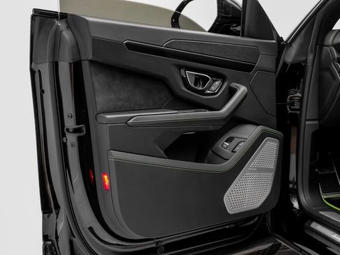 Used 2021 Lamborghini Urus image 21