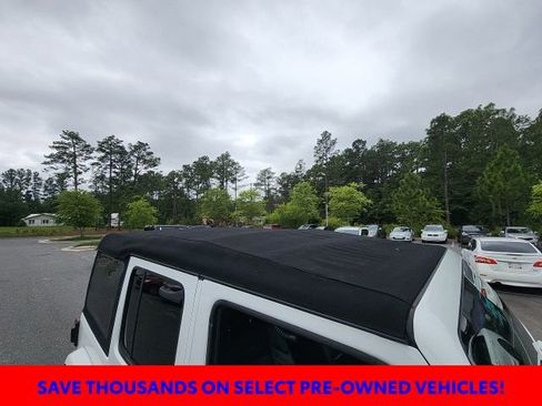 Used 2018 Jeep Wrangler Unlimited Sahara AWD/4WD image 24