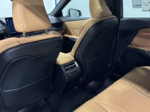 New 2026 Lexus ES 500e AWD/4WD image 34