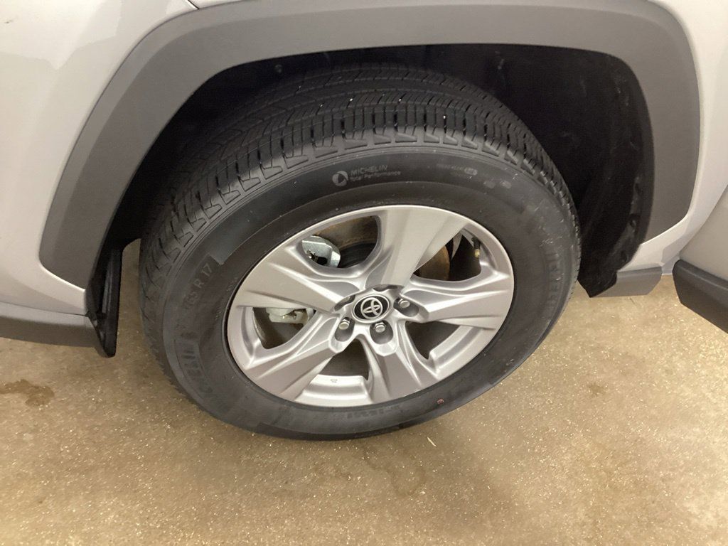 Used 2025 Toyota RAV4 XLE AWD/4WD image 31