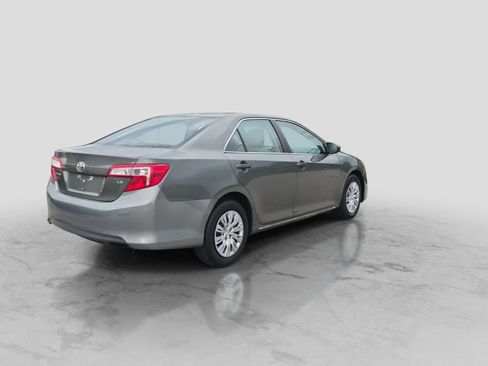 Used 2012 Toyota Camry LE FWD image 8