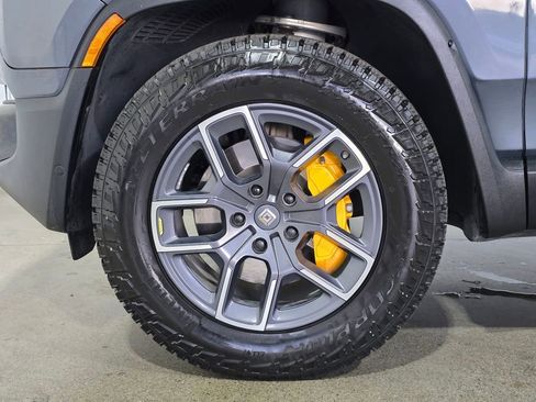 Used 2022 Rivian R1T Launch Edition image 8