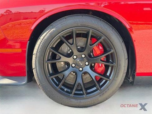 Used 2016 Dodge Challenger SRT Hellcat RWD image 32