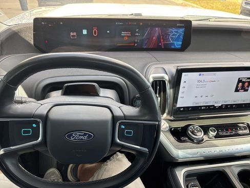 Used 2025 Ford Expedition Max Platinum AWD/4WD image 11