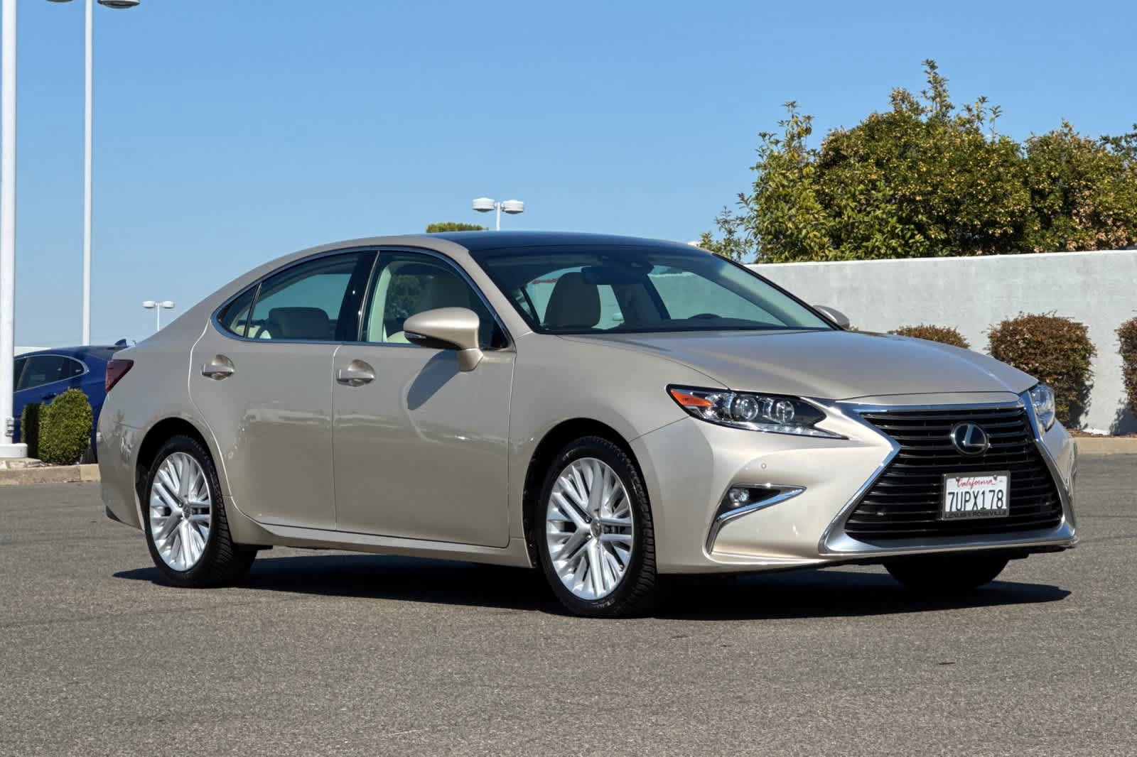 Used 2016 Lexus ES 350 w/ Luxury Package w/Wood Trim FWD image 3