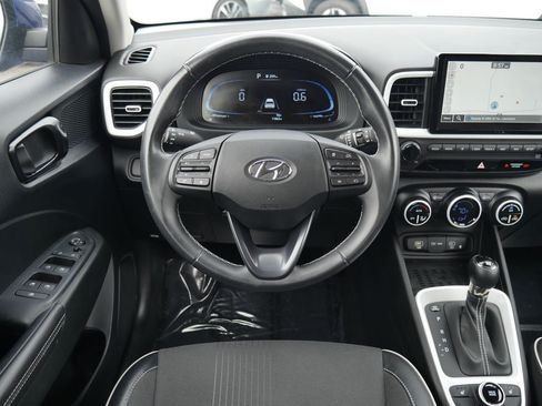 Used 2023 Hyundai Venue Limited FWD image 34