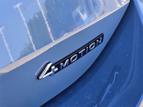 New 2025 Volkswagen Tiguan SE image 9