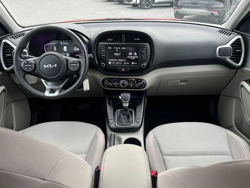 Used 2025 Kia Soul LX w/ LX Technology Package image 25