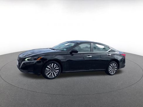 Used 2025 Nissan Altima 2.5 SV image 8