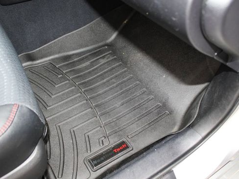 Used 2015 Toyota Camry SE FWD image 40