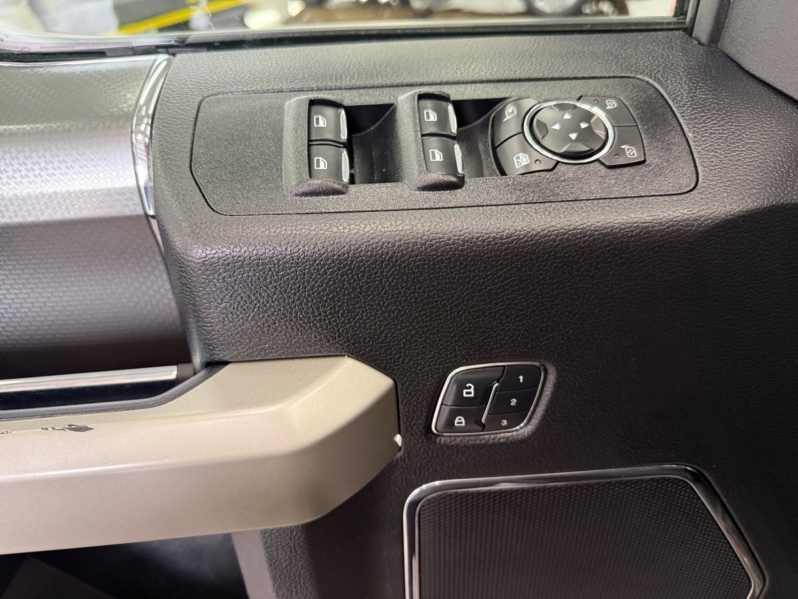 Used 2017 Ford F150 Lariat w/ Equipment Group 502A Luxury AWD/4WD image 27