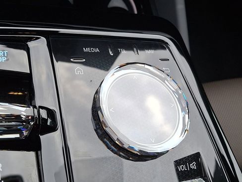 Used 2025 BMW i5 xDrive40 w/ Executive Package image 15