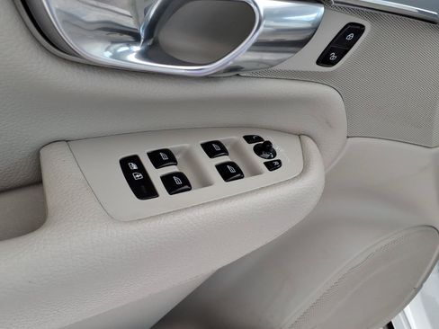 Used 2018 Volvo XC90 T6 Momentum w/ Convenience Package AWD/4WD image 5
