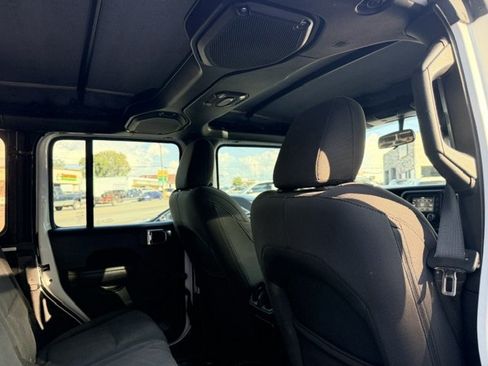Used 2018 Jeep Wrangler Unlimited Sport AWD/4WD image 16
