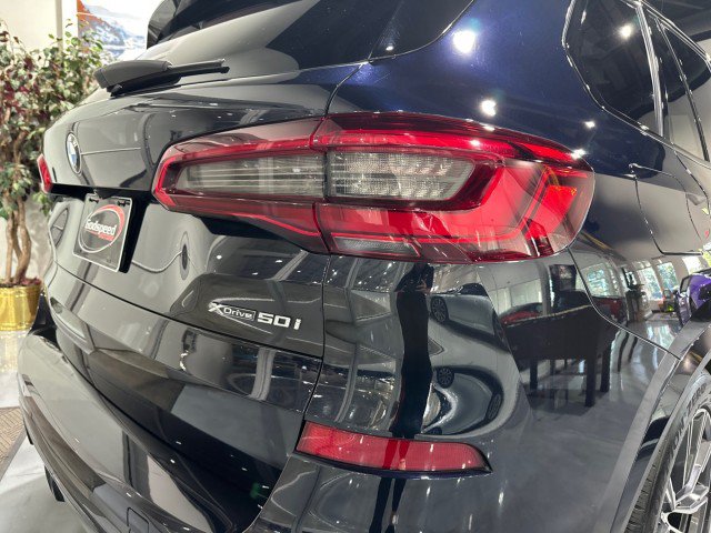 Used 2019 BMW X5 xDrive50i w/ M Sport Package AWD/4WD image 33