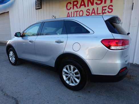 Used 2016 Kia Sorento L FWD image 2