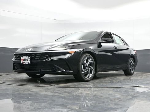 Used 2025 Hyundai Elantra Limited FWD image 51
