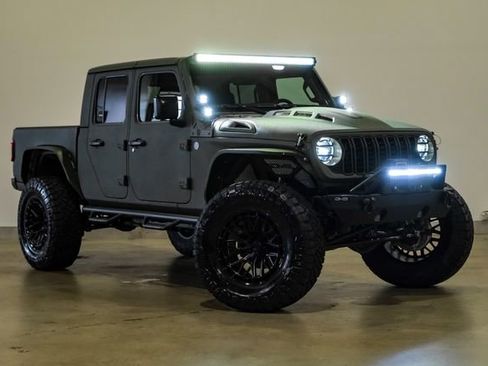 Used 2025 Jeep Gladiator Sport AWD/4WD image 8