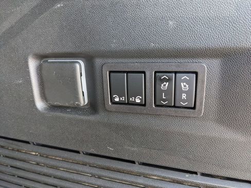 Used 2024 Chevrolet Tahoe Z71 w/ Luxury Package image 48