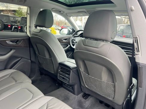 Used 2022 Audi Q8 Premium image 28
