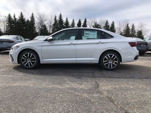 New 2026 Volkswagen Jetta SE FWD image 4