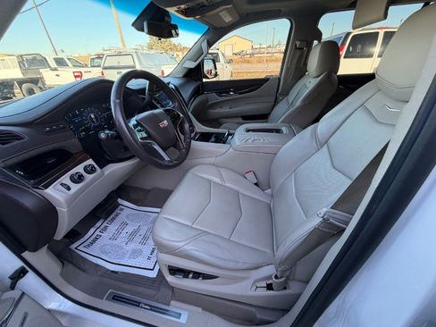 Used 2017 Cadillac Escalade ESV Luxury image 18
