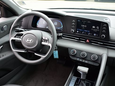 New 2026 Hyundai Elantra SE image 25