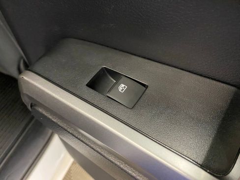 Used 2019 Toyota Tacoma SR5 image 16