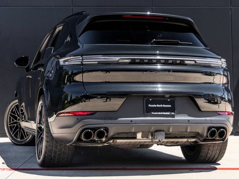 Used 2024 Porsche Cayenne S AWD/4WD image 3