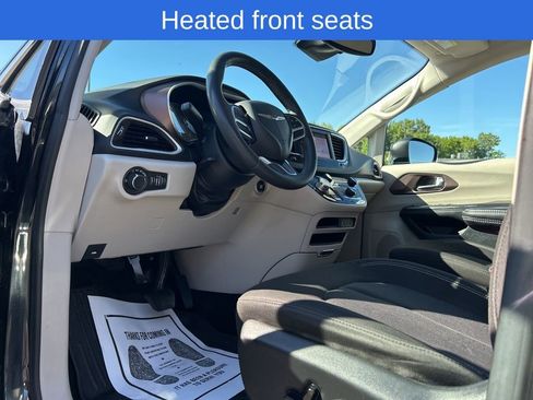 Used 2023 Chrysler Voyager LX FWD image 13
