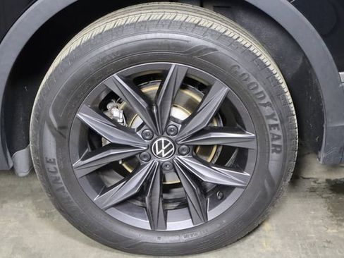 Used 2023 Volkswagen Tiguan SE FWD image 40
