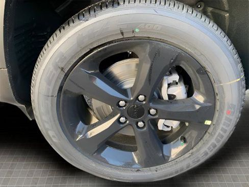 New 2025 Jeep Grand Cherokee L Altitude image 10