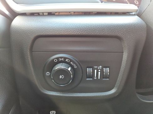 New 2025 Jeep Grand Cherokee Limited w/ Luxury Tech Group II image 37