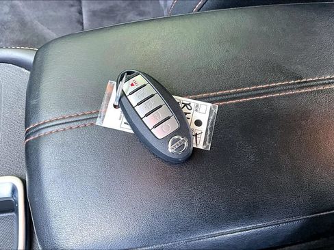 Used 2022 Nissan Sentra SR w/ Electronics Package FWD image 34