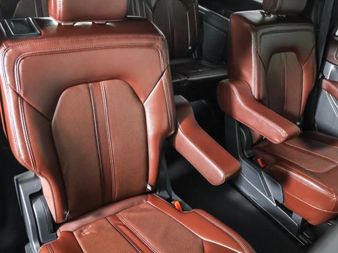 Used 2023 Ford Expedition Limited image 44