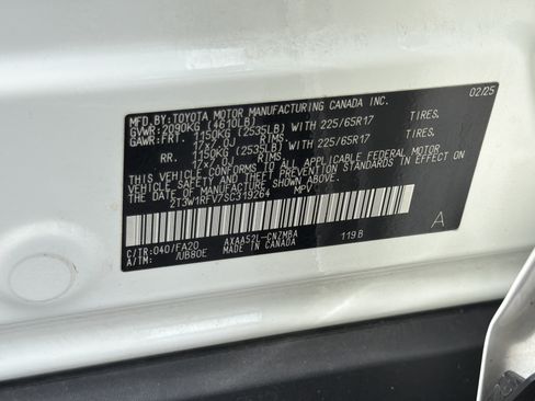Certified 2025 Toyota RAV4 XLE FWD image 31